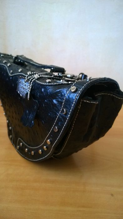 Сумка-седло из страусиной кожи Genuine Leather, Deborah Lewis. Италия