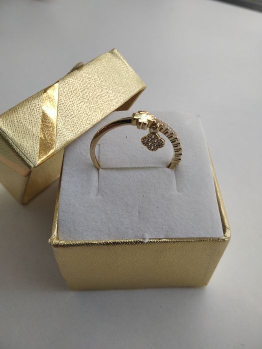 Złoty cudny pierścionek z koniczynkami i cyrkoniami złoto 585 r. 21