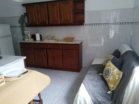 T1 r/c no centro histórico da praia da Nazaré 100m praia com quintal