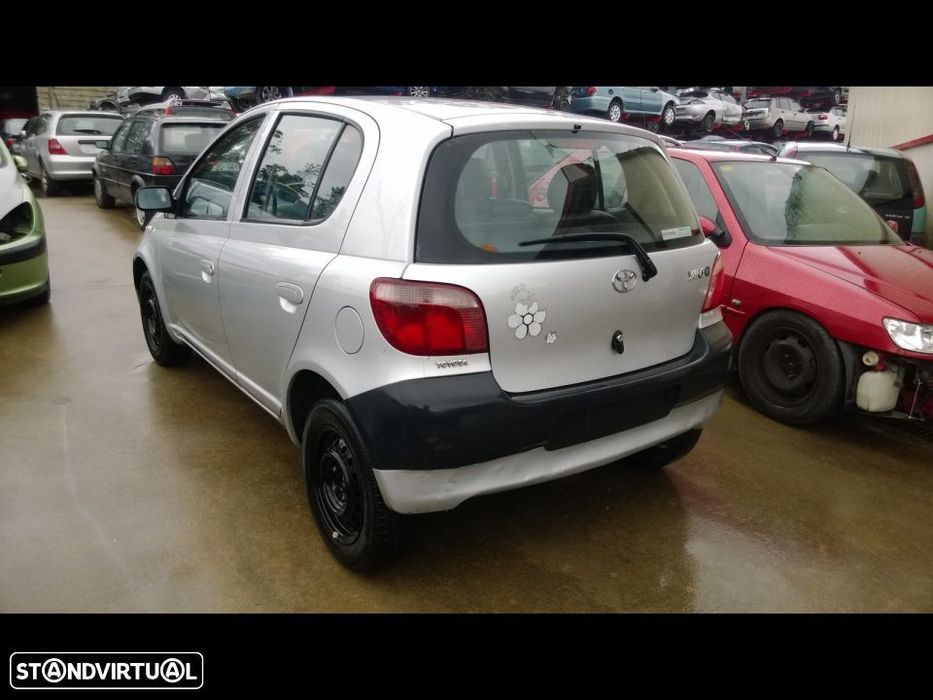 Traseira/Frente/Interior Toyota Yaris 2001