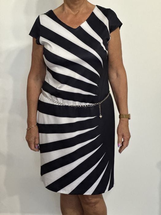 Elegancka sukienka w kontrastowy wzór efekt WOW gwarantowany!