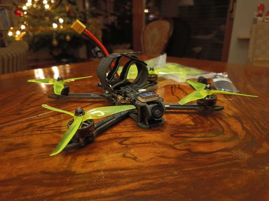 Dron FPV 5" cali 6S Analog + Bateria CNHL 6S 1500mAh 120C (GRATIS)