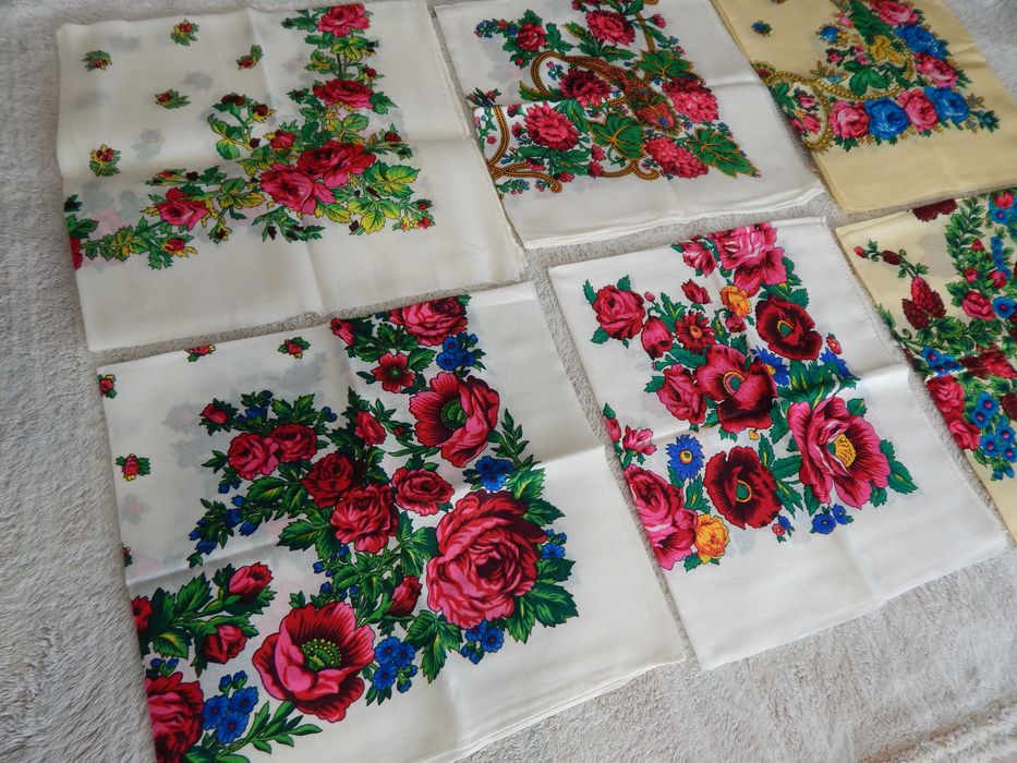 Хустка хустина з квітами. Хустки народні з квітучим орнаментом