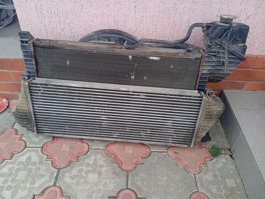 Продам у доброму стані радіатори спрінтер основний та інтеркулер