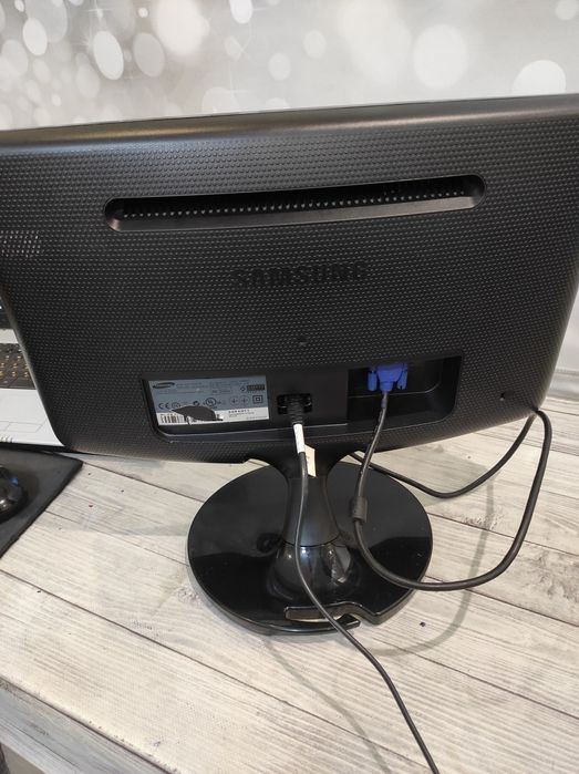 Монитор Samsung S19A10N