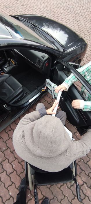 Podnośnik do auta dla osób niepełnosprawnych – montaż bez przeróbek