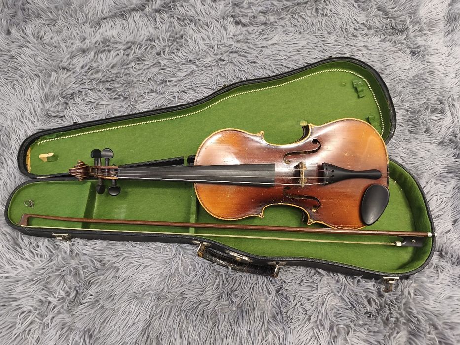 Lutnicze skrzypce Stradivarius 
ht
Stradivar