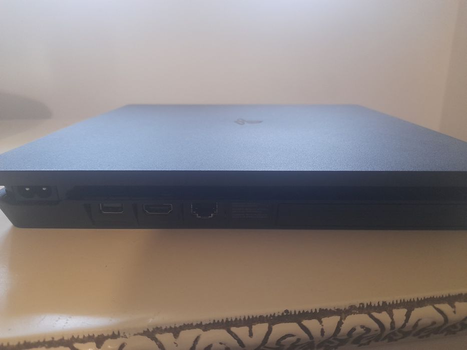 Playstation 4 Slim 1 TB