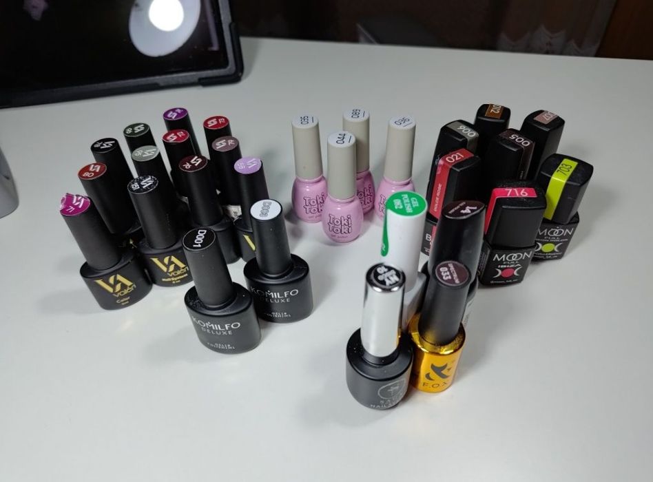 Бази,гель,лаки,тіпси,ліхтарики для манікюру