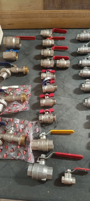 Faucets and ball valves in various sizes, for water and compressed air64285167969153121