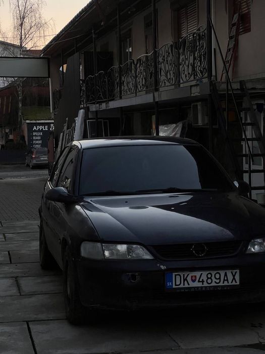 Opel vektra B 1,6 бензин