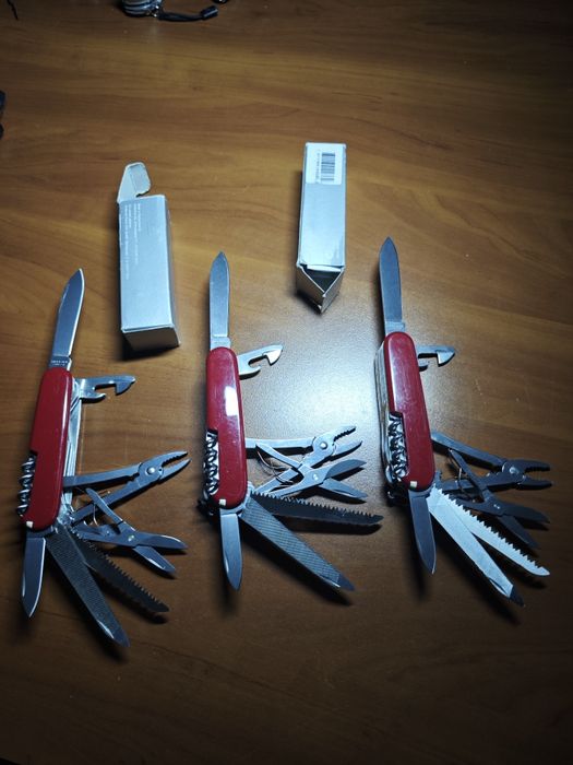 Nóż Scyzoryk Victorinox Handyman Red