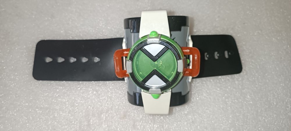 Antigo brinquedo relógio Ben Ten