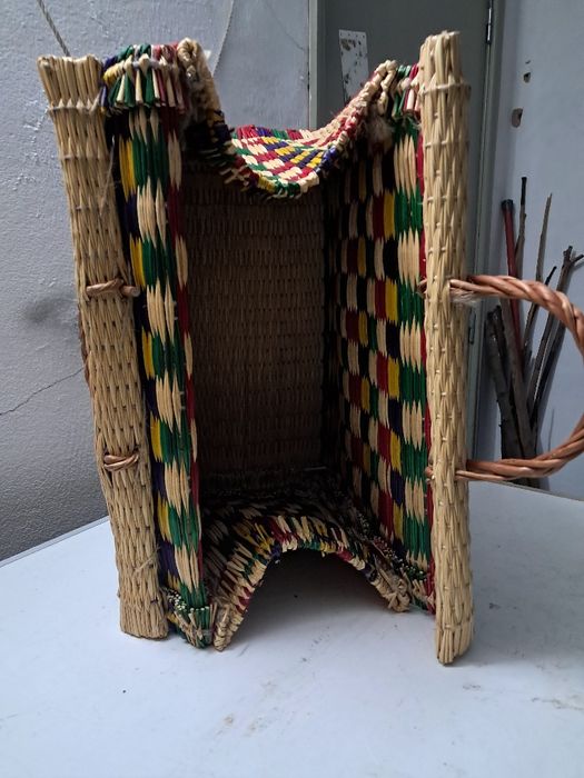 35€ Vendo cesta nova de palha, feita manualmente