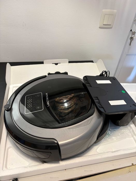 Aspirador robô Electrolux B6009 como novo
