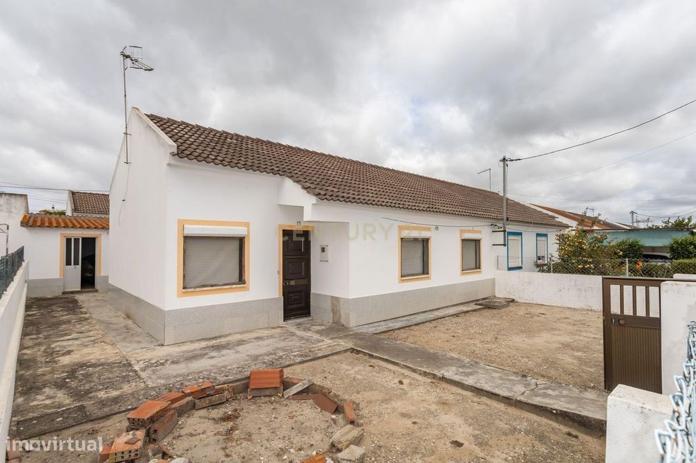 Moradia T3 com Sótão, Quintal e Excelente Potencial – Bairro Montevil,