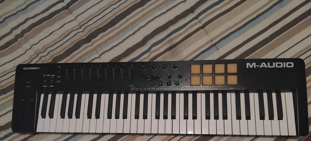 Teclado Oxygen 61 M -Audio