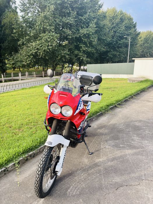 Honda Africa Twin XRV 750 + Mala Givi