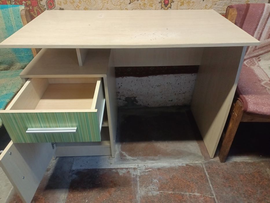 Продам письменный стол