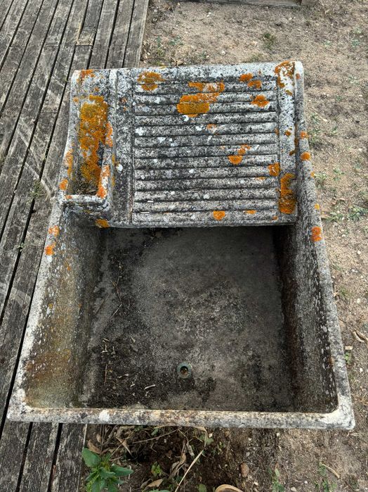 Tanque de lavar roupa em cimento