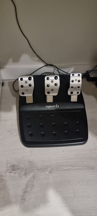 Logitech G29 with box and hand brake64586420491905121