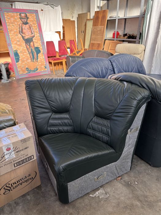 Мʼякий кутовий диван шкіряний з двома Кріслами комплект