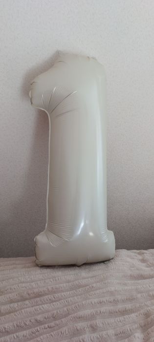 На 1 рік повітряна кулька ,цифра 1