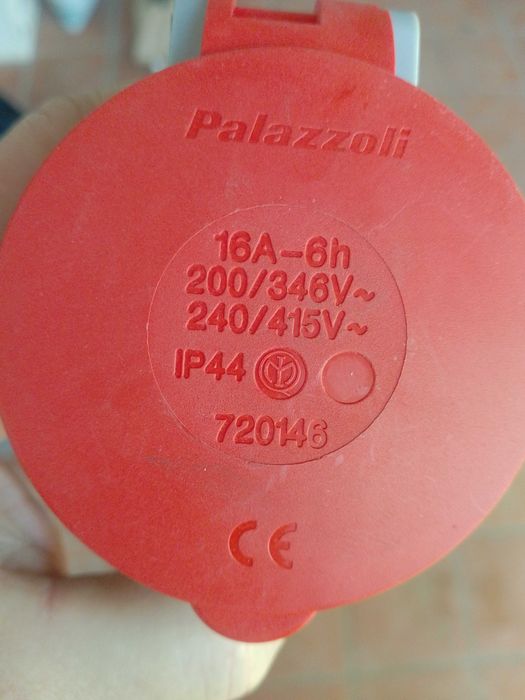 Ficha trifásica palazolli nova