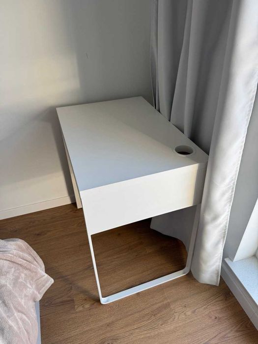 Biurko biale Ikea, stan idealny