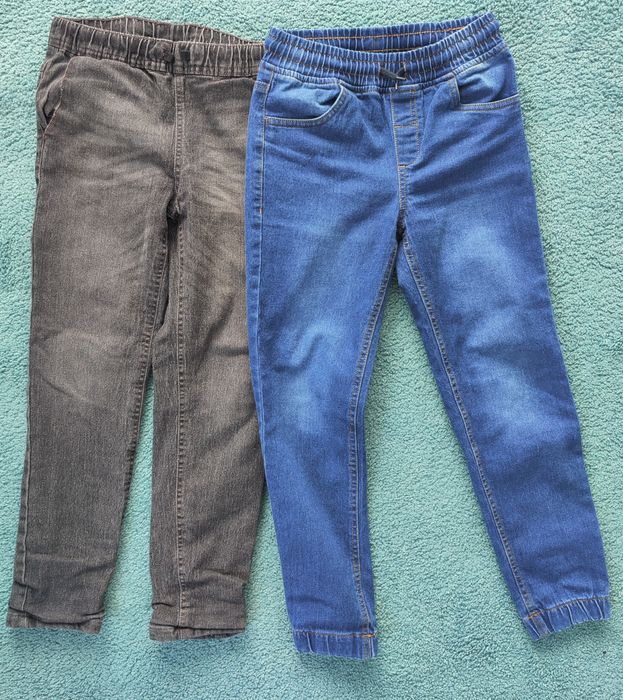 Spodnie jeansowe w rozmiarze 140.