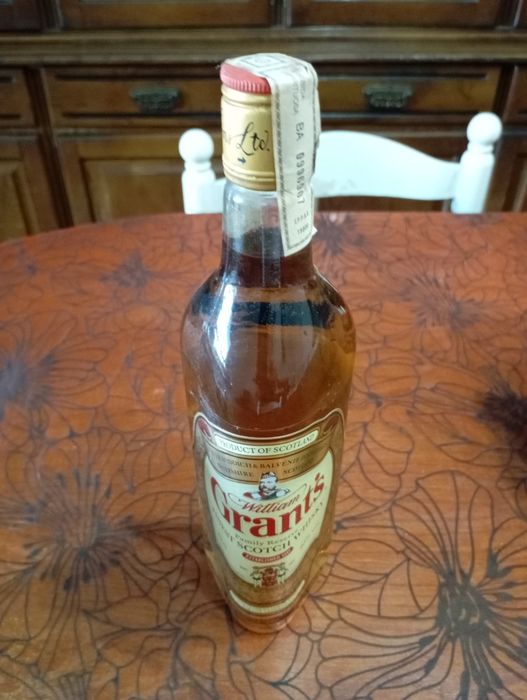Vendo esta garrafa do wsice muita bonita bom estado