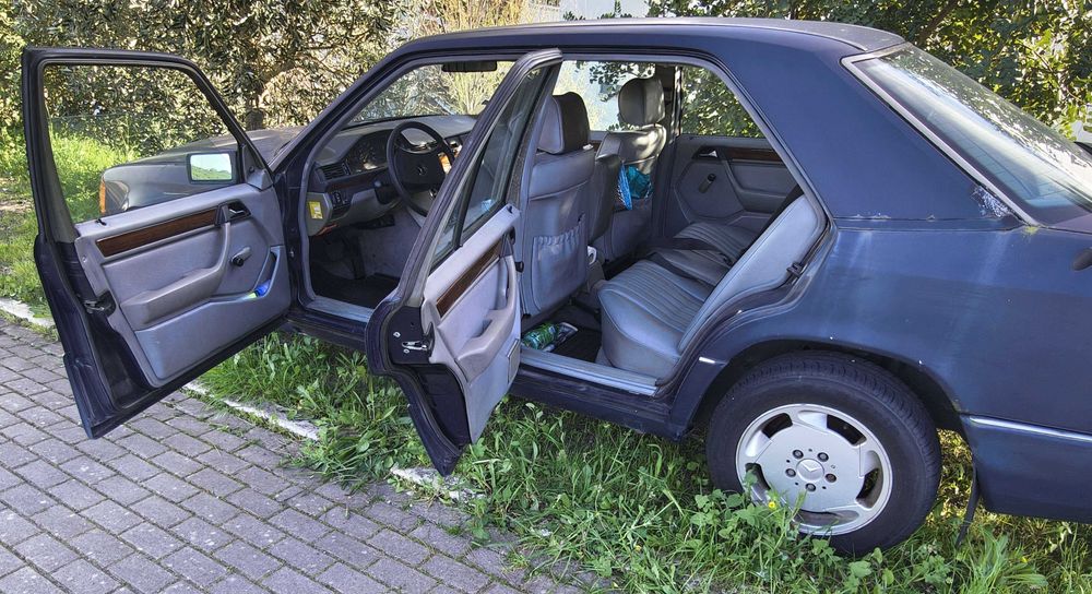 Mercedes 200D W124 para recuperar ou peças (motor, cx. automática)