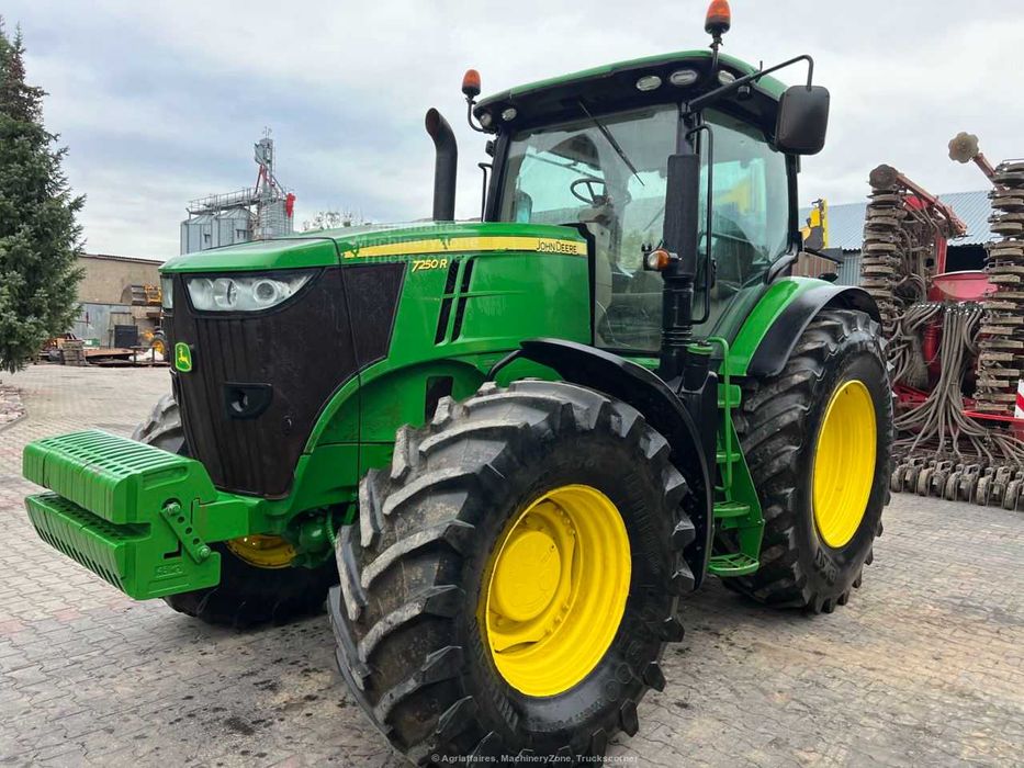 Трактор John Deere 7250R