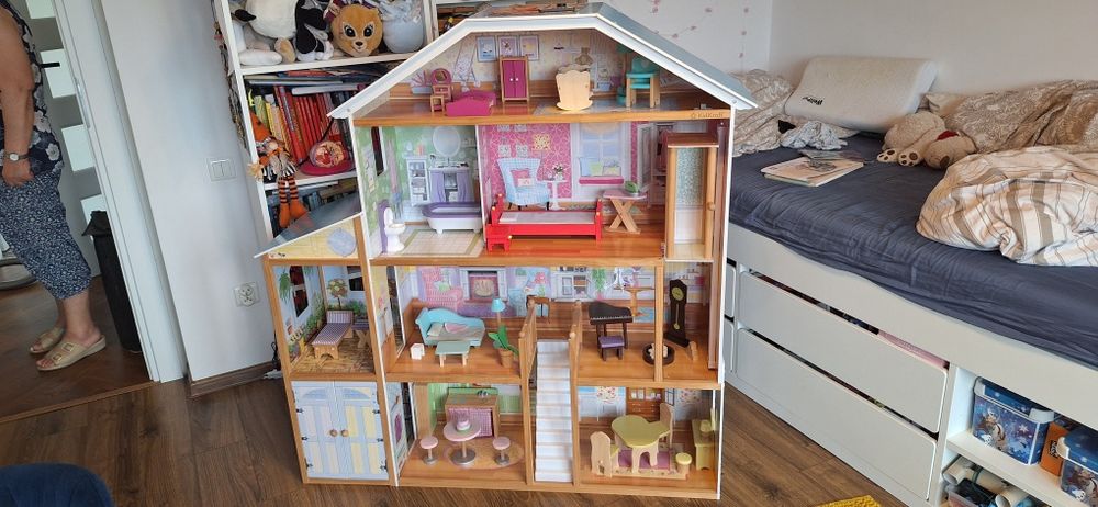 Duży domek dla lalek