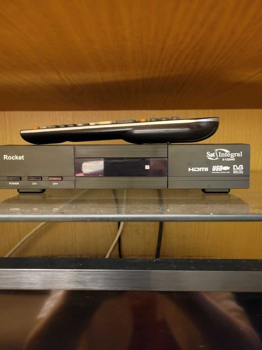 Цифровий супутниковий приймач