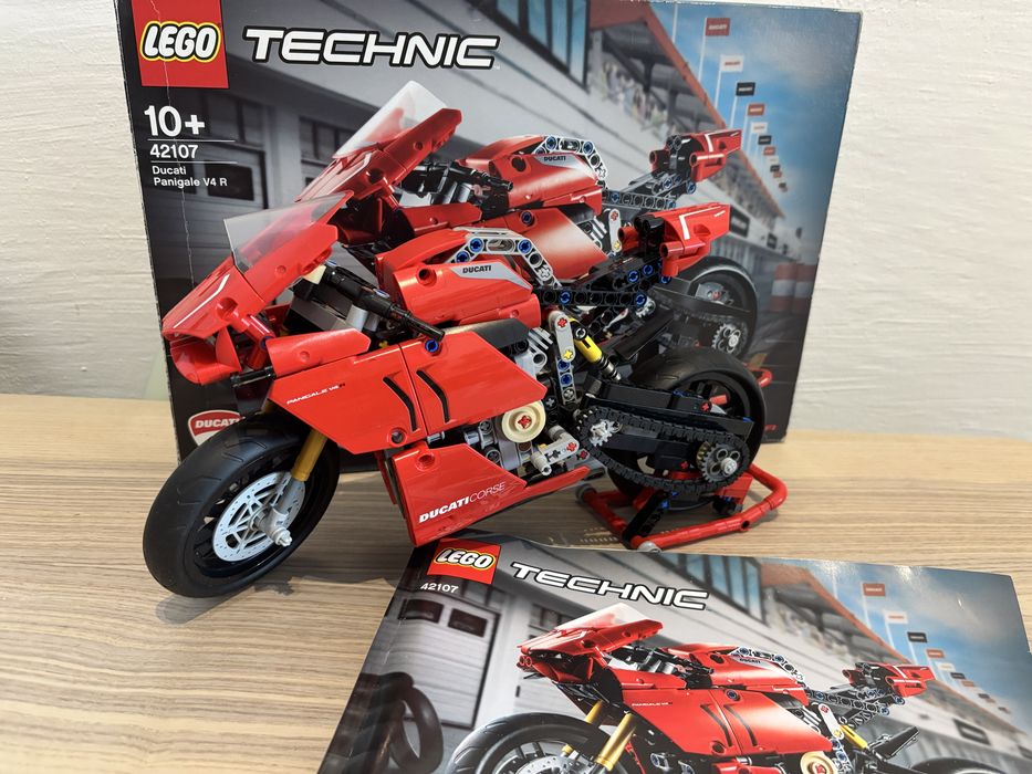 Lego Tecnics Ducati Panigale V4 R