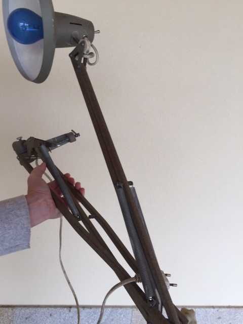 Lâmpada de escritório antiga vintage com braço articulado