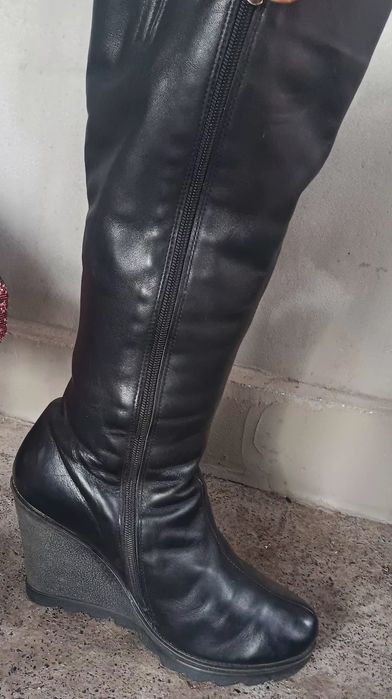 Продам женские зимние сапоги