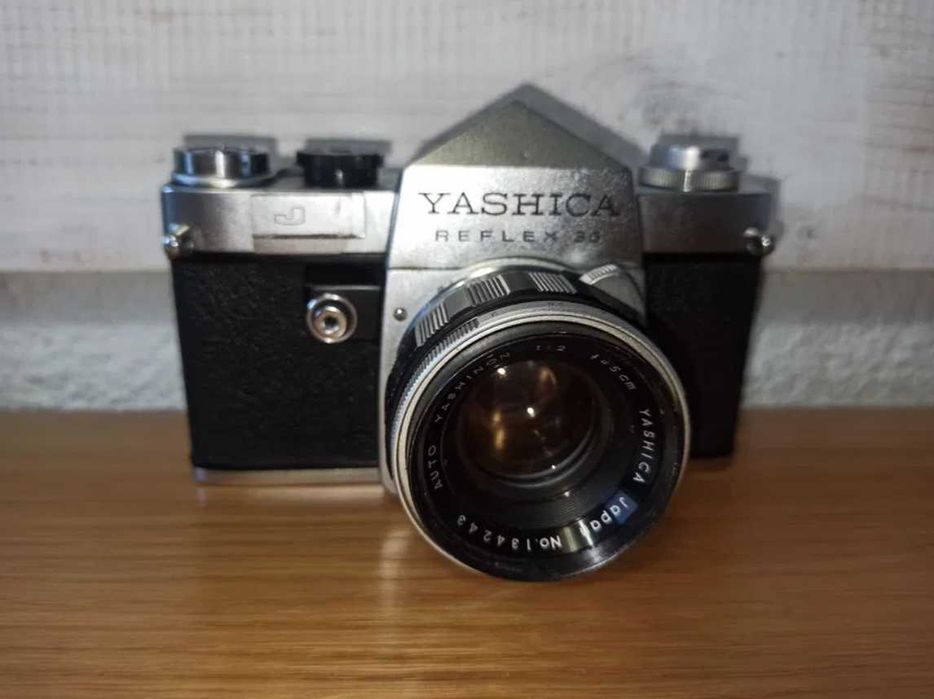 Zabytkowy aparat na kliszę Yashica J
