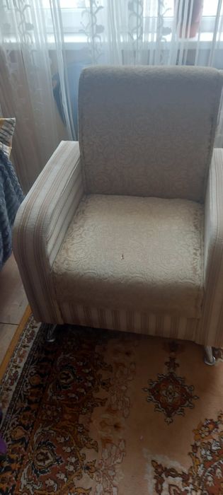 Два м'які крісла