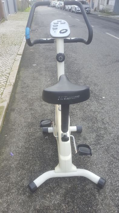 Bicicleta  estática para ginástica