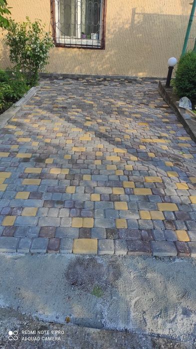 Укладка тротуарной плитки, установка бордюров и поребриков - Будівельні ...