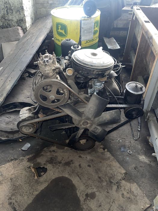 Мотор бензиновий на зіл 8 циліндровий