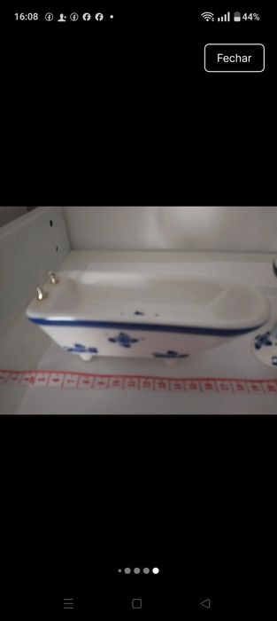 Conjunto casa de banhofe casa de bonecas  em porcelana