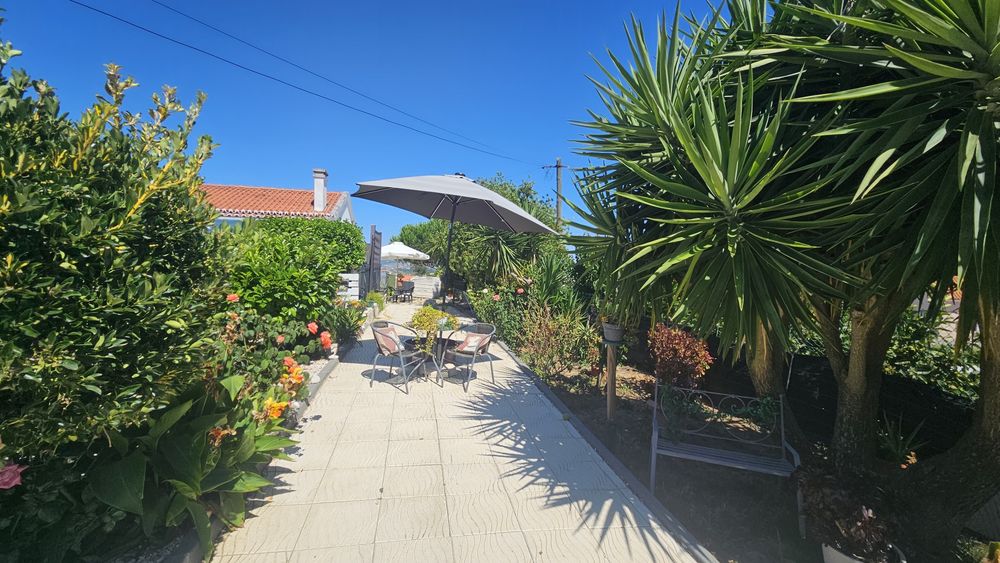 Casa com piscina e zona de lazer e relaxamento e de refeições