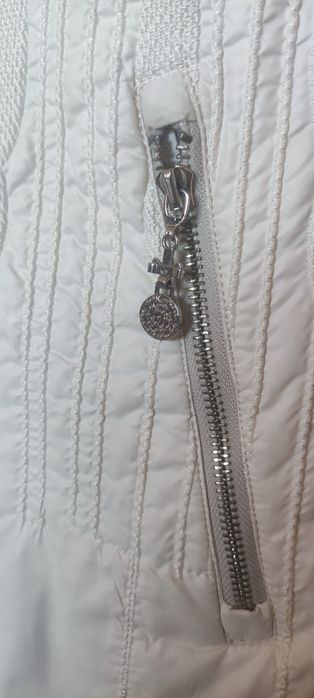 Женская удлинённая куртка с капюшоном