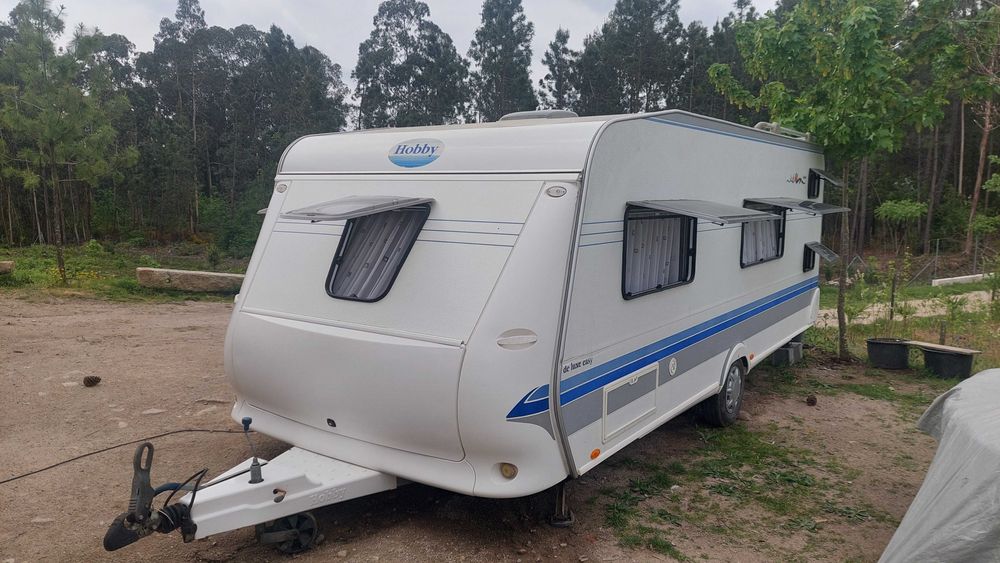 Caravana Hobby 560 com documentos