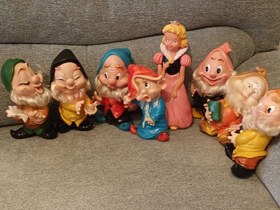 Snow White and the Seven Dwarfs64584252445697120
