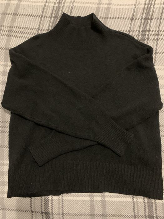 Затишний гольф,з середнім горлом. Без дефектів.