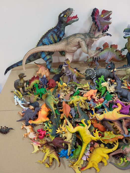 Набір динозаврів, Динозавр інтрактивний